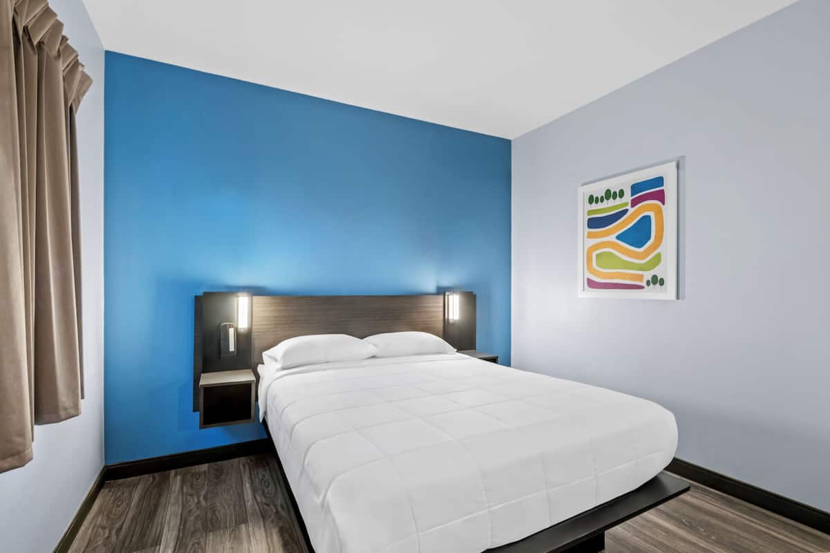 Rom – standard, 1 queensize-seng, ikke-røyk | Skrivebord, wi-fi (inkludert) og sengetøy