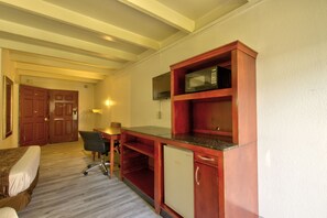 Room, 2 Queen Beds, Accessible, Refrigerator & Microwave | Desk, free WiFi, bed sheets - Clearwater Hotel (Clearwater)