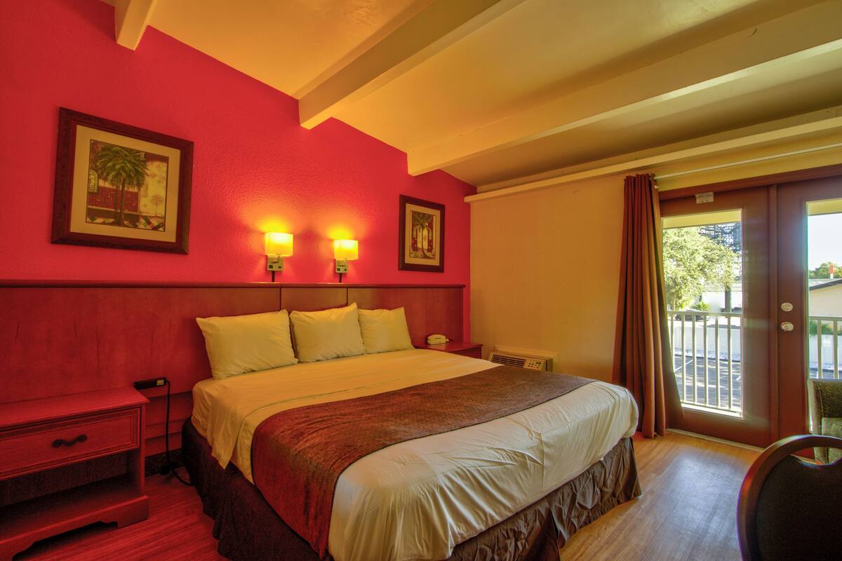 Escritorio, wifi gratis, ropa de cama