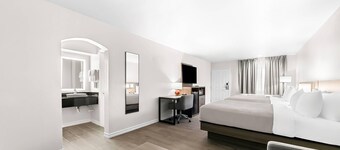 Quality Inn & Suites Port Lavaca near Lighthouse Beach