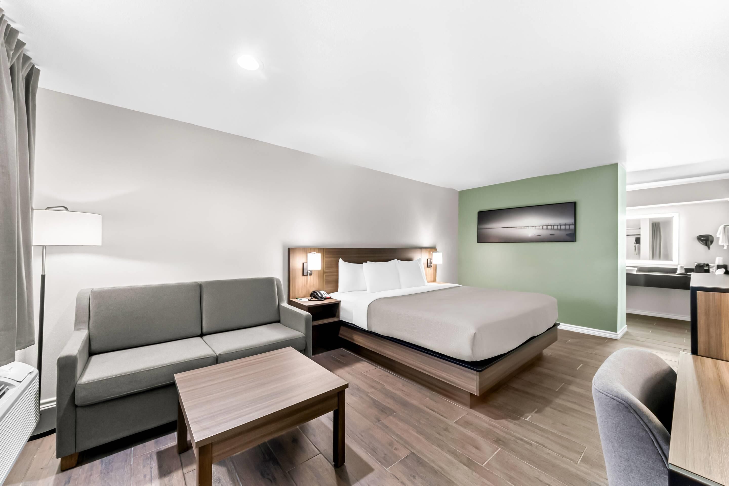 Cortinas blackout, Wi-Fi de cortesia, roupa de cama