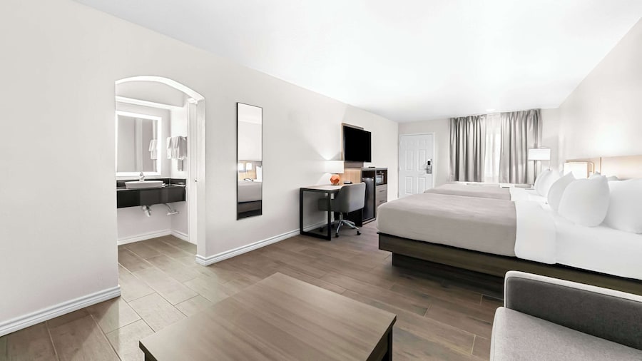 Quality Inn & Suites Port Lavaca near Lighthouse Beach