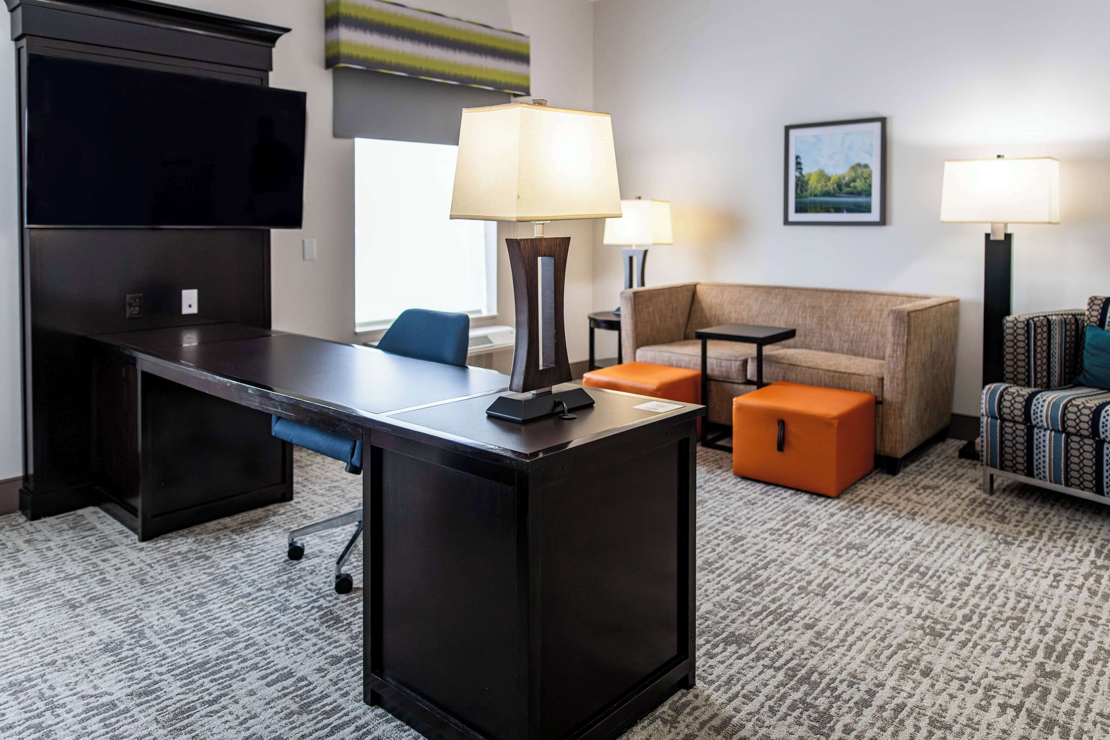 55-inch lcd tv with satellite channels, tv