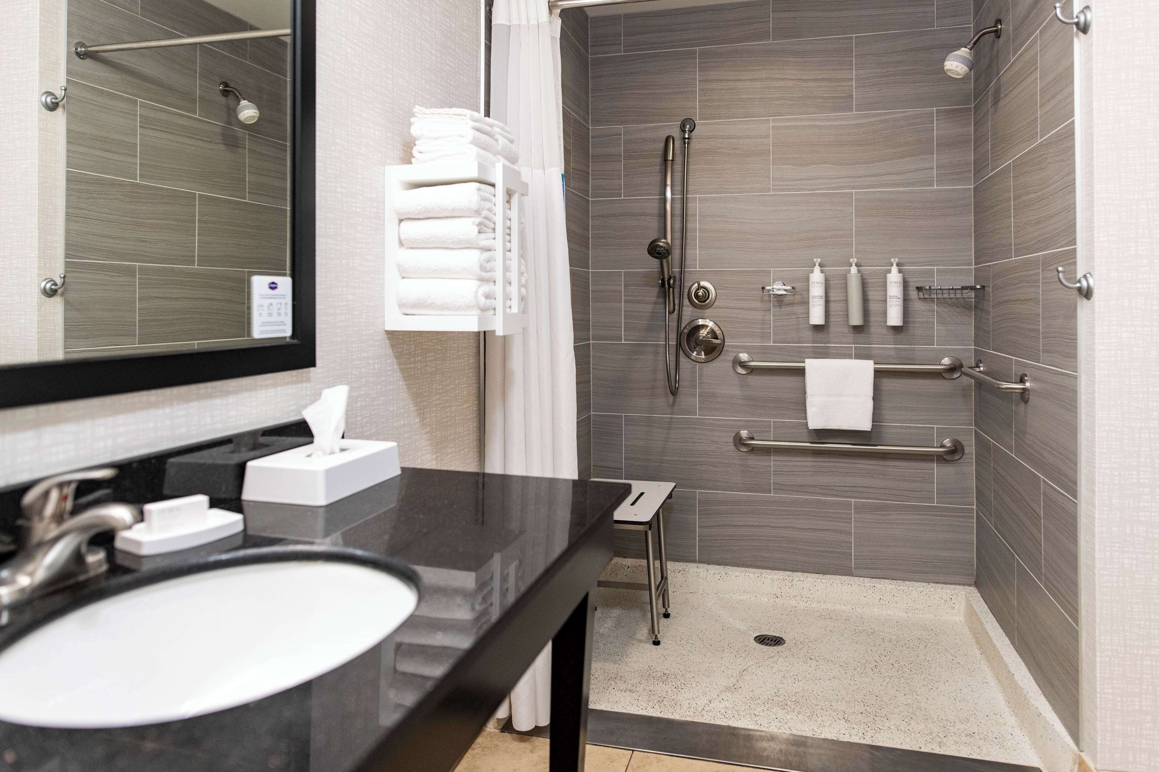 studio, accessible, non smoking | bathroom | free toiletries, hair dryer, towels, soap