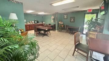 Free daily continental breakfast