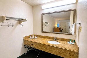 Bathroom - Delta Inn West Helena US 49 AR (West Helena)
