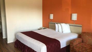 Standard Room, 1 King Bed | Skrivebord, wi-fi (inkludert) og sengetøy