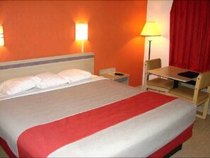 Standard Room, 1 King Bed | Desk, free WiFi, bed sheets