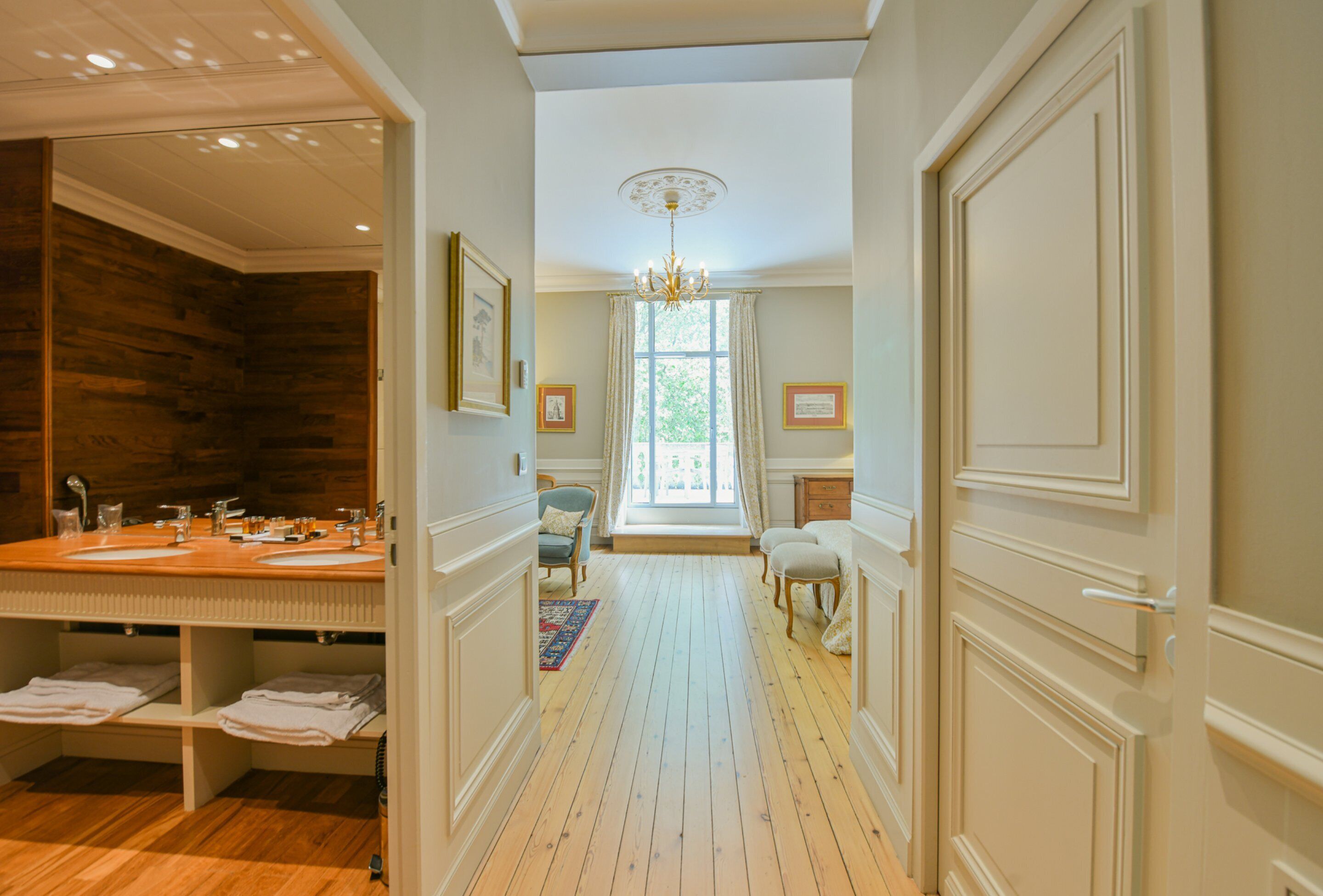 junior room | bathroom | free toiletries, hair dryer, slippers, towels