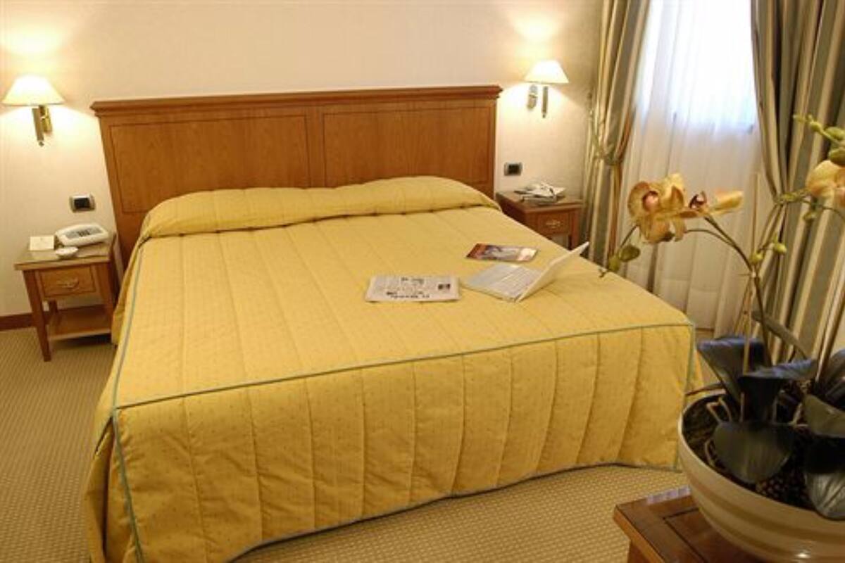 minibar, in-room safe, desk, free wifi