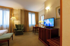 Habitación Deluxe con 1 cama doble o 2 individuales | Minibar, caja fuerte, escritorio y wifi gratis