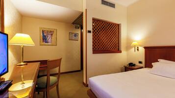 letto francese | Minibar, una cassaforte in camera, una scrivania, Wi-Fi gratuito