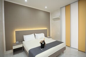 Literie hypoallergénique, minibar, coffres-forts dans les chambres