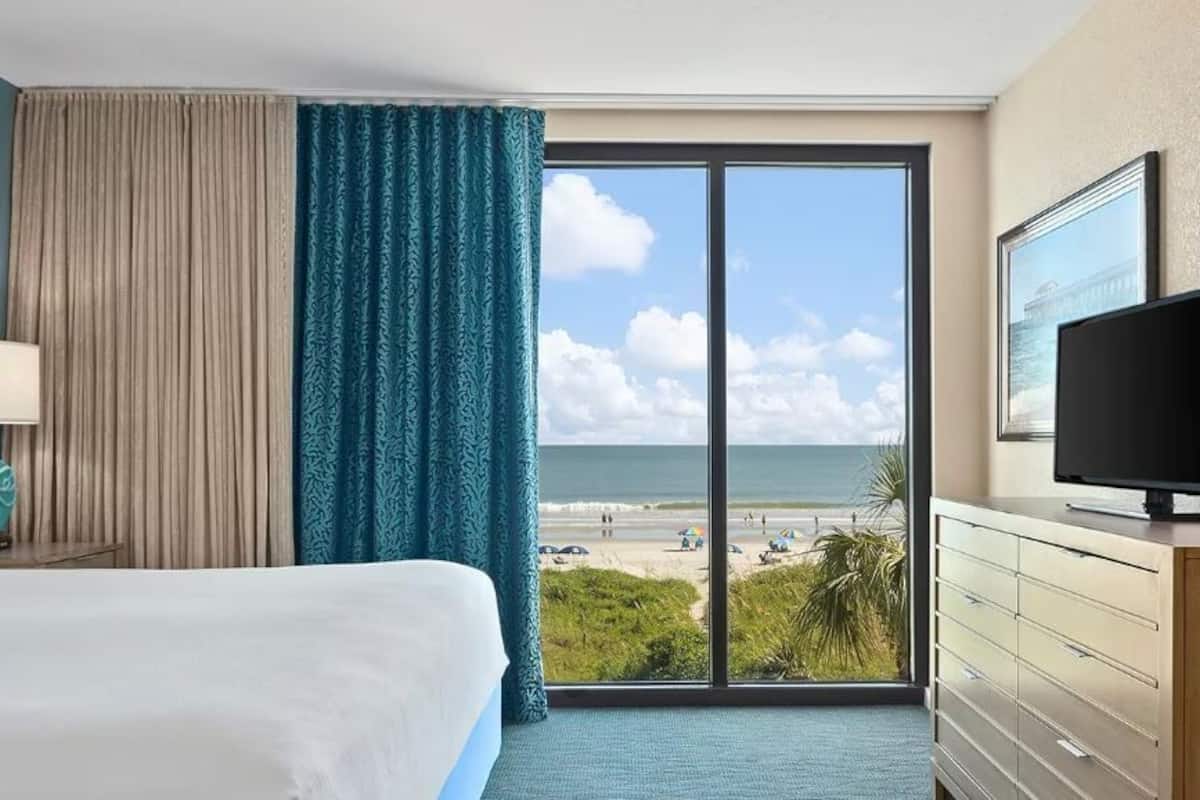 1 bedroom, iron/ironing board, WiFi (free), bed sheets