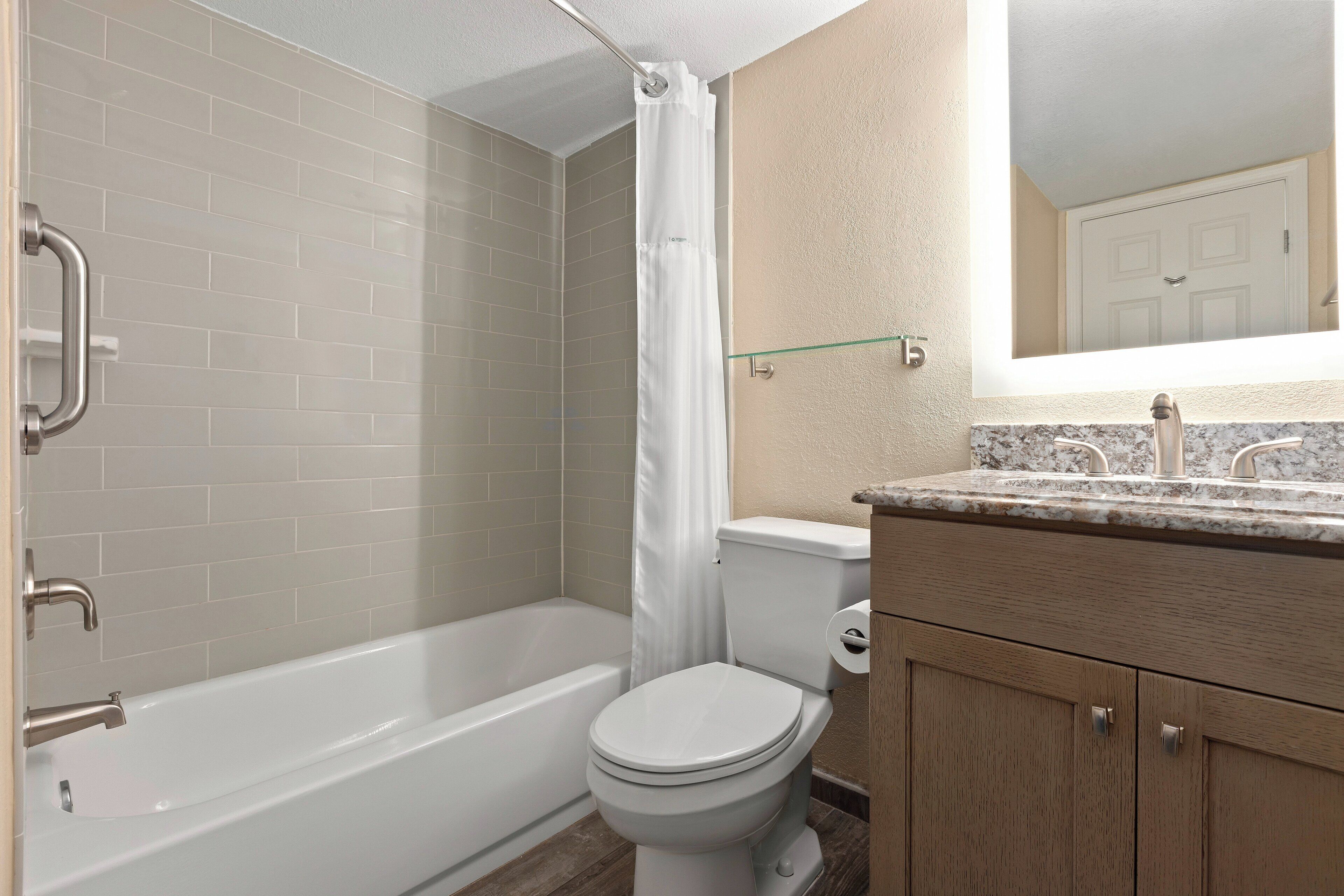 standard condo, 2 bedrooms, non smoking | bathroom | combined shower/bathtub, free toiletries, hair dryer, towels