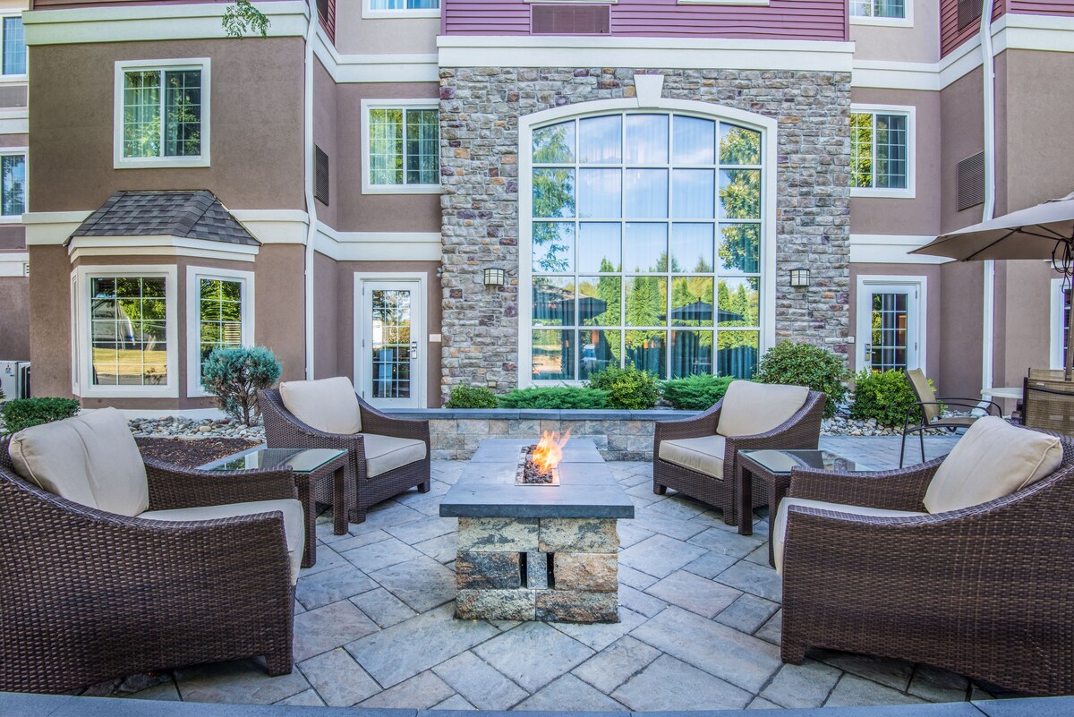 Kutztown Staybridge Suites Allentown West by IHG Hotel room