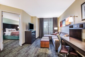 Desk, blackout curtains, iron/ironing board, free WiFi - Staybridge Suites Allentown West by IHG (Allentown)