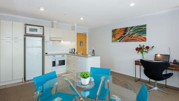 Panoramic Penthouse, 2 Bedrooms, Harbor View | In-room dining