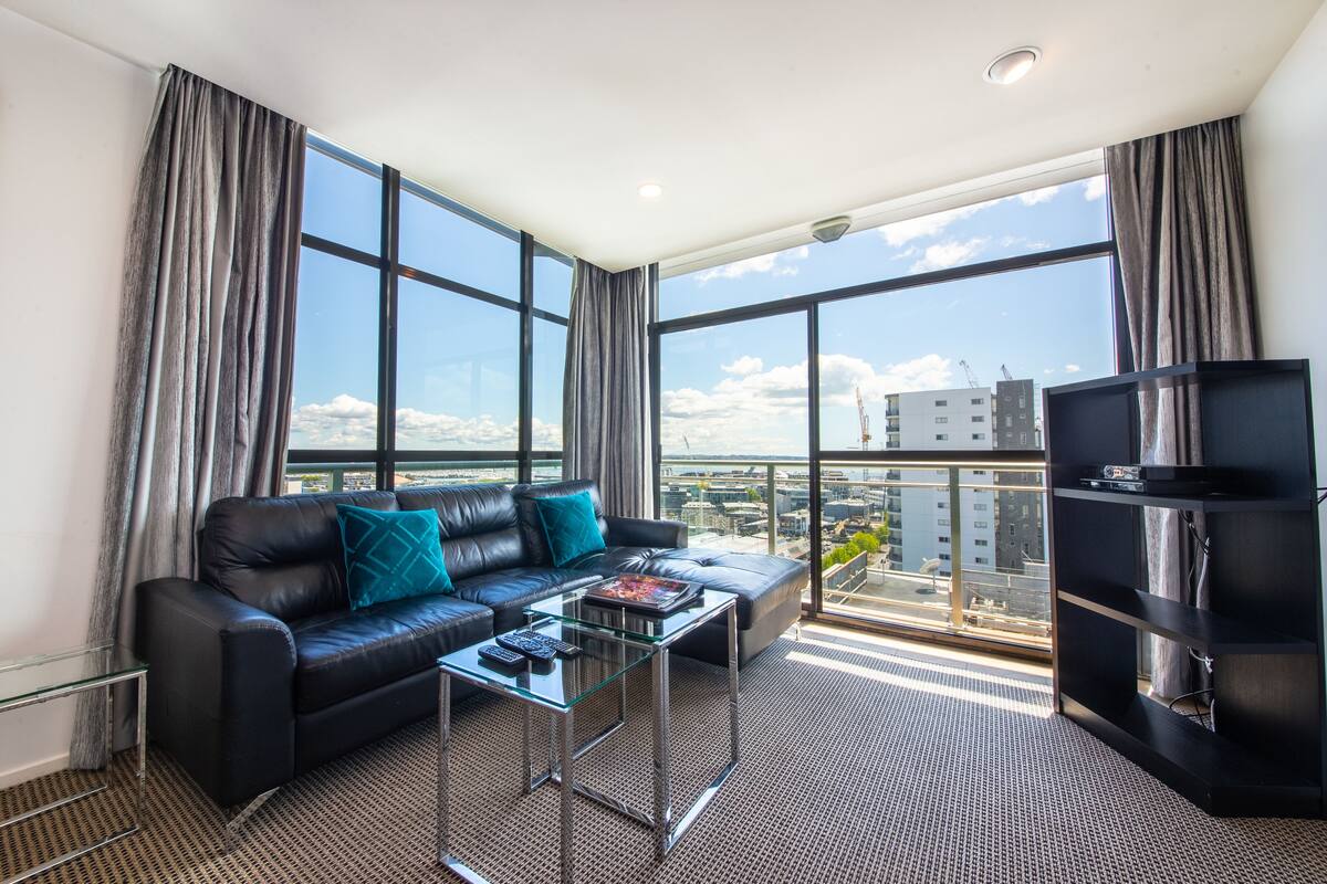 Ático panorámico, 2 habitaciones, vistas al puerto | 1 dormitorio y colchones con acolchado adicional