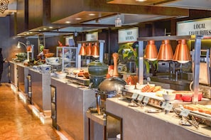 A buffet area with various food stations, including a soup station and a local favorites section. - Le Meridien Kota Kinabalu (Kota Kinabalu)