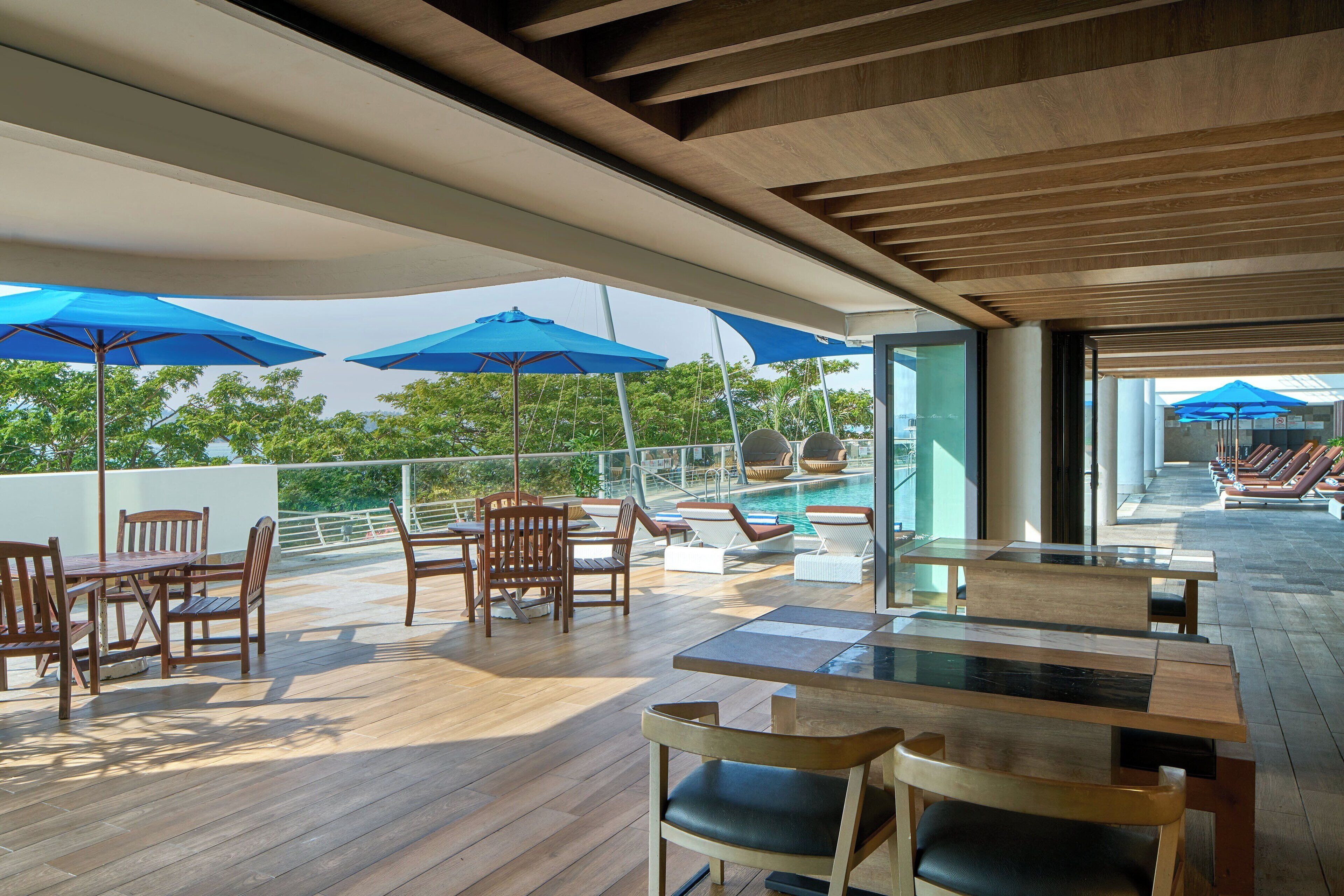 야외 수영장, 06:00 ~ 21:00 오픈, 수영장 파라솔, 일광욕 의자