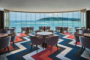 2 barer/lounger, cocktailbar og lobbylounge