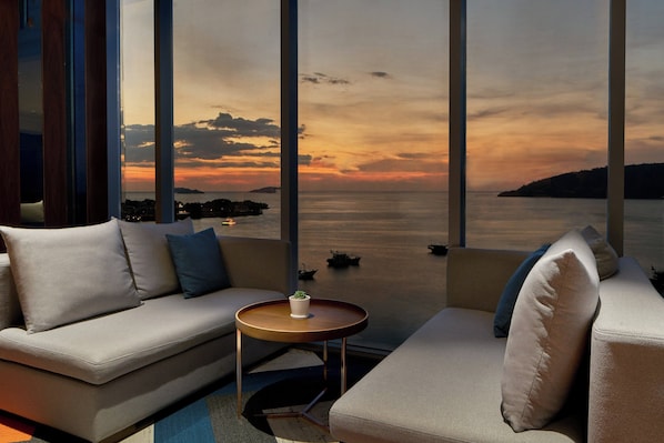 2 bars/lounges, cocktail bar, lobby lounge - Le Meridien Kota Kinabalu (Kota Kinabalu)