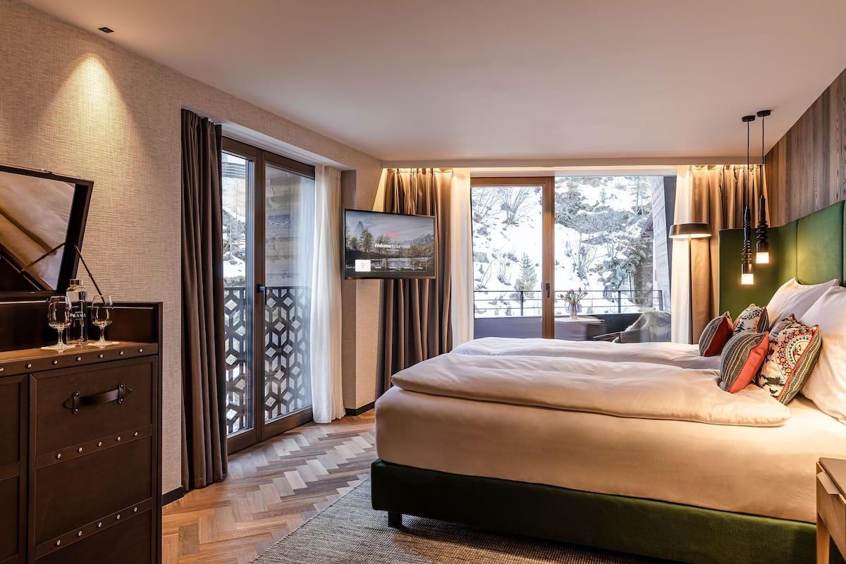 Habitación doble Grand, balcón | 1 habitación, ropa de cama de alta calidad y minibar
