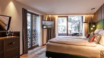 Habitación Grand doble, balcón | 1 dormitorio, ropa de cama de alta calidad, minibar y caja fuerte