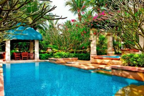 Presidential Suite, Multiple Beds, Balcony, Ocean View | Pool | Outdoor pool - Sheraton Haikou Hotel (Haikou)