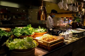 Daily buffet breakfast for a fee - Sheraton Haikou Hotel (Haikou)