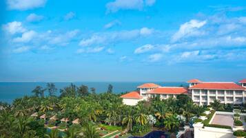 Premium bedding, down duvets, free minibar items, in-room safe