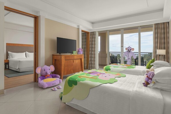 A hotel room with two beds, a TV, a wooden cabinet, and a balcony with a view. - Sheraton Haikou Hotel (Haikou)