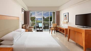 Premium bedding, down duvets, free minibar items, in-room safe