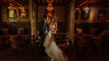 Lobby lounge, ocean views, open daily