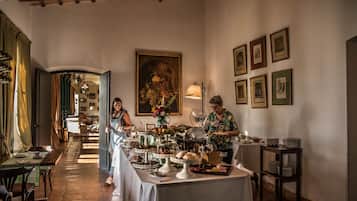 Tägliches inbegriffenes kontinentales Frühstück