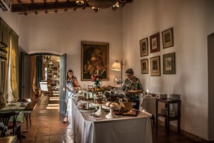 Free daily continental breakfast