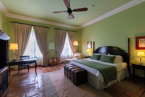 Colonial 1 King Bed | Vista para o jardim