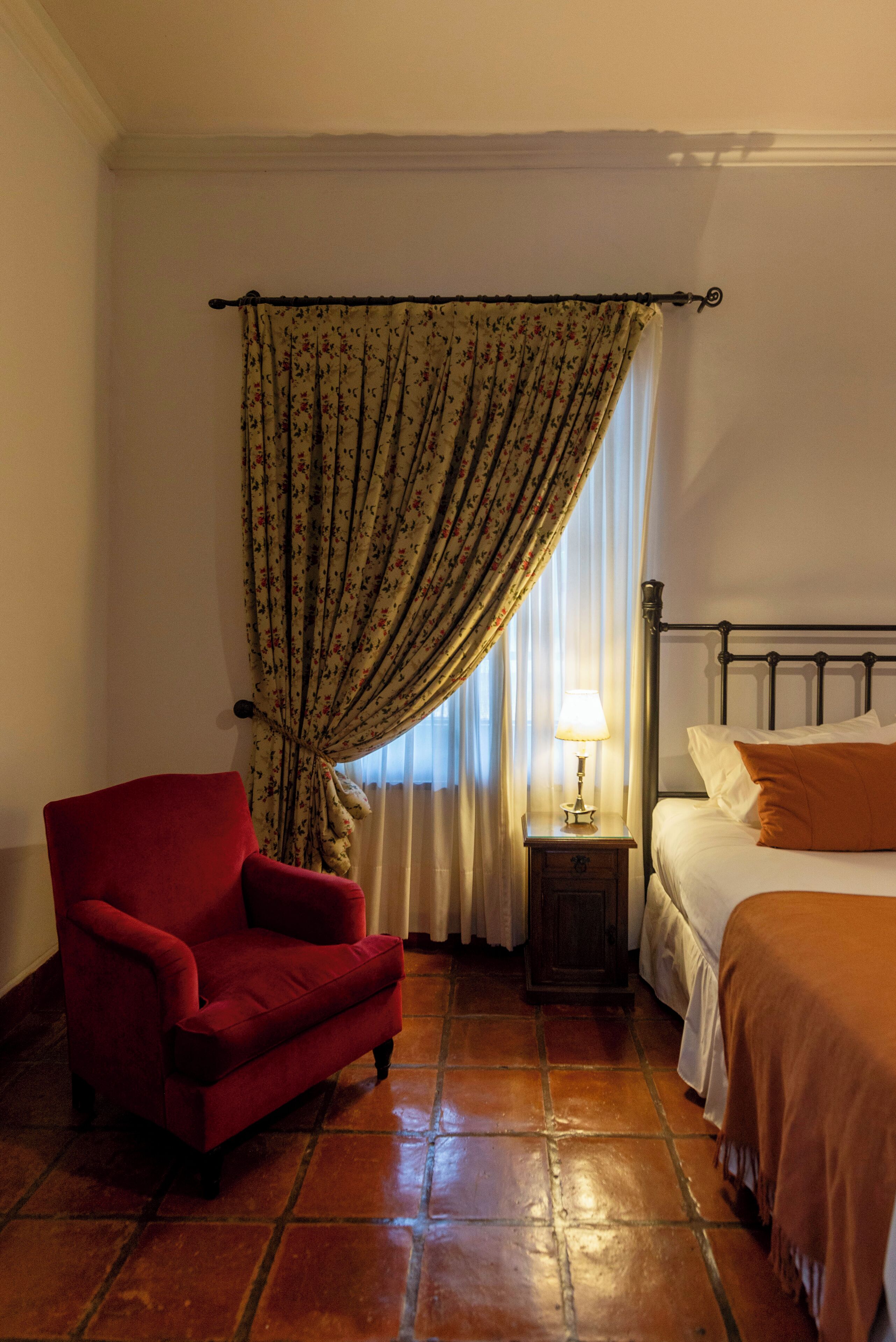 room, 1 king bed, garden view | living area | flat-screen tv