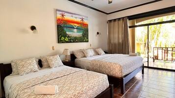 Quarto casal luxo | Frigobar, cofres nos quartos, escrivaninha