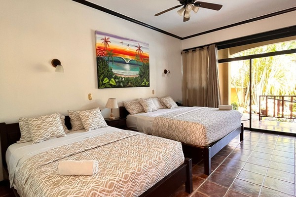 Quarto casal luxo | Frigobar, cofres nos quartos, escrivaninha