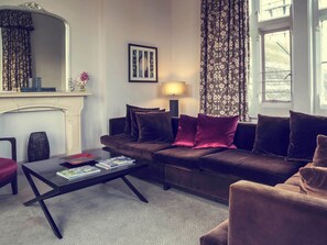 Hypo-allergenic bedding, desk, iron/ironing board, free cots/infant beds - Walton Hall Hotel & Spa by Sunday (Warwick)