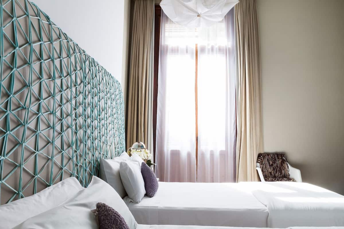 Pillowtop-bedden, een minibar, een kluis op de kamer, een bureau