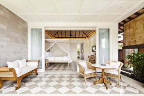 Egyptian cotton sheets, premium bedding, down duvets, memory-foam beds - COMO Uma Ubud (Ubud)