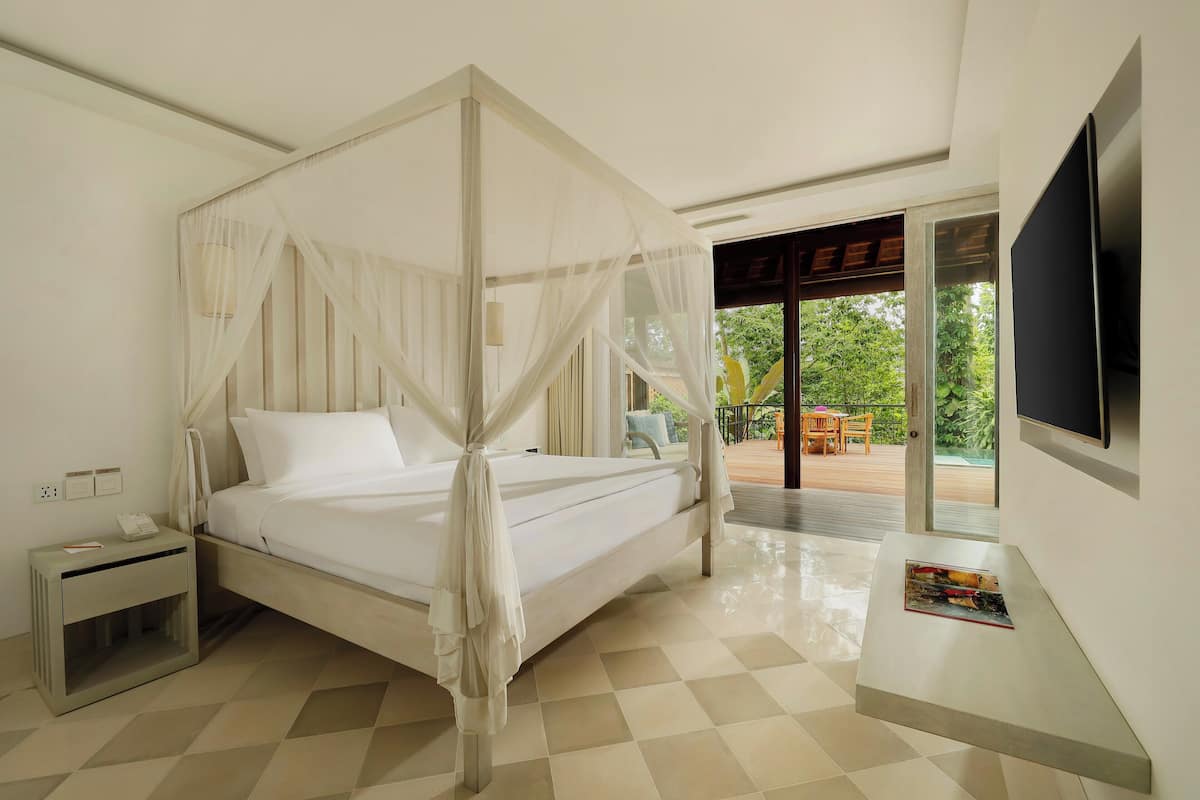 Villa (COMO) | 1 bedroom, Egyptian cotton sheets, premium bedding, down comforters
