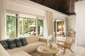 Egyptian cotton sheets, premium bedding, down duvets, memory-foam beds - COMO Uma Ubud (Ubud)