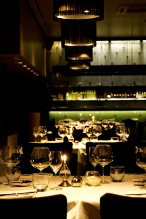 Petit déjeuner, déjeuner et dîner servis sur place