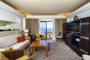Junior Suite, Terrace, Ocean View | Peralatan tempat tidur premium, gebar bulu kapas, bar mini 
