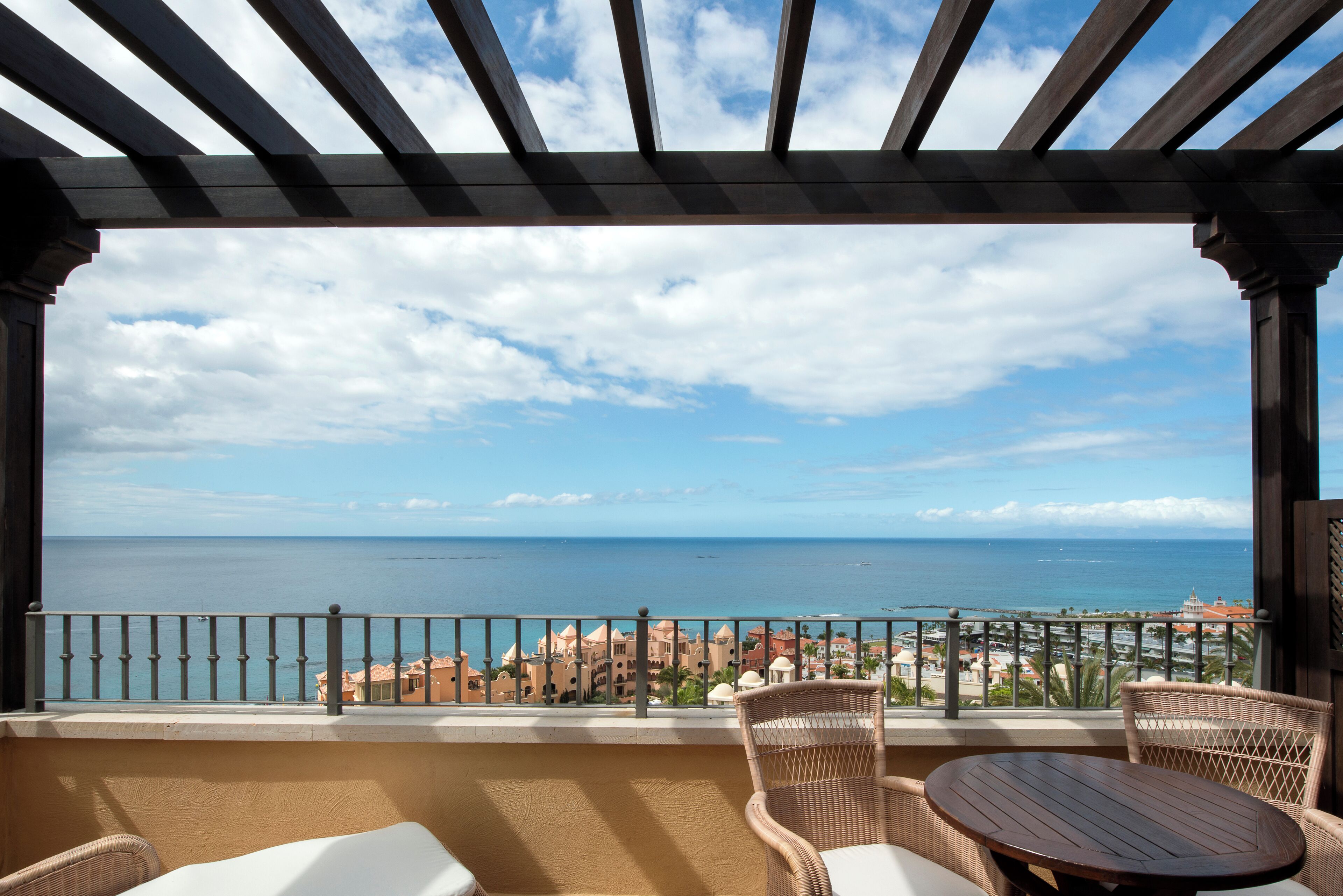 高級寢具、羽絨被、迷你吧、客房內保險箱