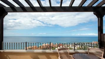 Ropa de cama de alta calidad, edredones de plumas, minibar y caja fuerte